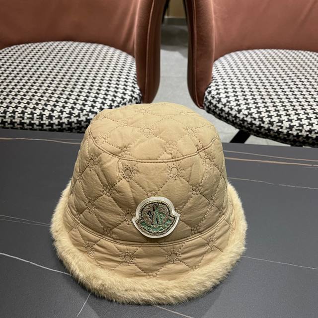 Moncler蒙口 秋新款羽绒毛绒加厚高品质秋冬渔夫帽超火爆质感很赞，出街超好搭配！
