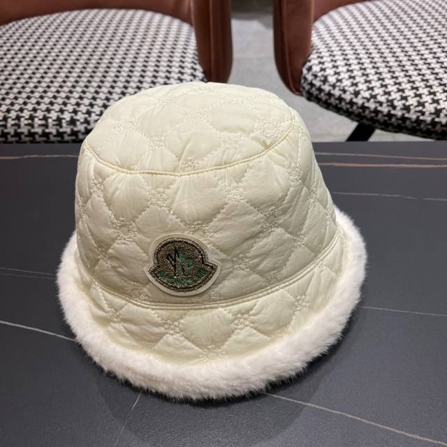 Moncler蒙口 秋新款羽绒毛绒加厚高品质秋冬渔夫帽超火爆质感很赞，出街超好搭配！