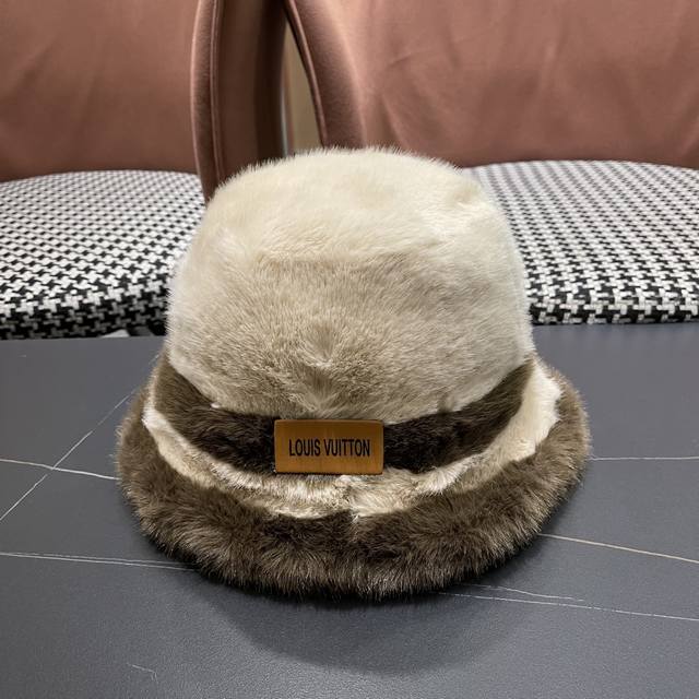 Lv路易威登 帽子女冬季新款显脸小加绒保暖护耳帽 大头围盆帽毛茸茸渔夫帽