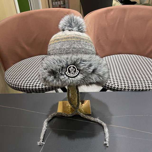 Moncler蒙口御寒雷锋帽子女户外骑行加绒加厚防风护耳保暖滑雪帽