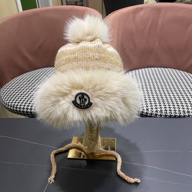 Moncler蒙口御寒雷锋帽子女户外骑行加绒加厚防风护耳保暖滑雪帽