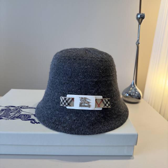巴宝莉新款秋冬渔夫帽，针织面料，头围57Cm