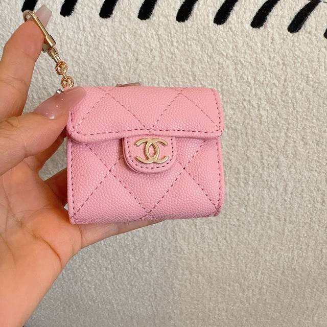 香奈儿Chanel经典C3耳机包通用款官网1:1耳机包 时尚迷你包包，蓝牙耳机包，包包挂件！尺寸：7.3X6.5X3Cm