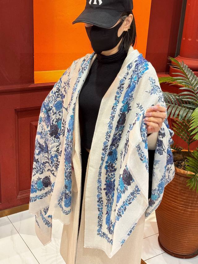 金银丝款 Dior专柜款～就是告诉大家这款必须收～上新 新款长羊绒专柜同步这个Size不大不小特别好搭配，品质超级好拿到手就会懂的高端品质，高端细节所见即所得重