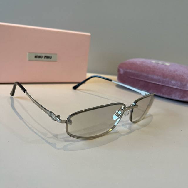 Miumiu缪缪25年欧洲站新款高端个性太阳墨镜
