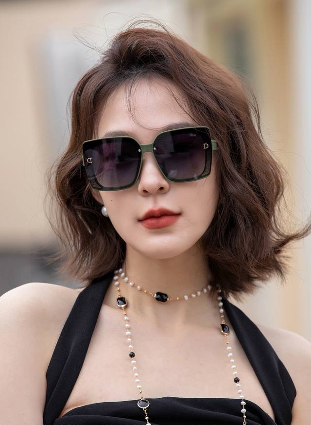 Dior-迪奥 2025开春新款 潮流爆款 时尚方框偏光太阳镜 高品质 佩戴舒适 网红潮款墨镜 女士高清加厚偏光太阳镜 高品质Tr镜框 型号：Cd1615