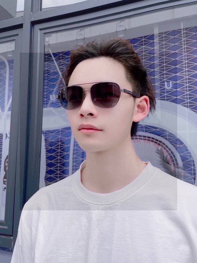 新款，品牌：克罗心Guarantee原单高品质男士偏光太阳镜 材质：高清尼龙镜片、超轻超有弹性镜腿.戴上超轻，不压鼻，入手超赞 编号：8184