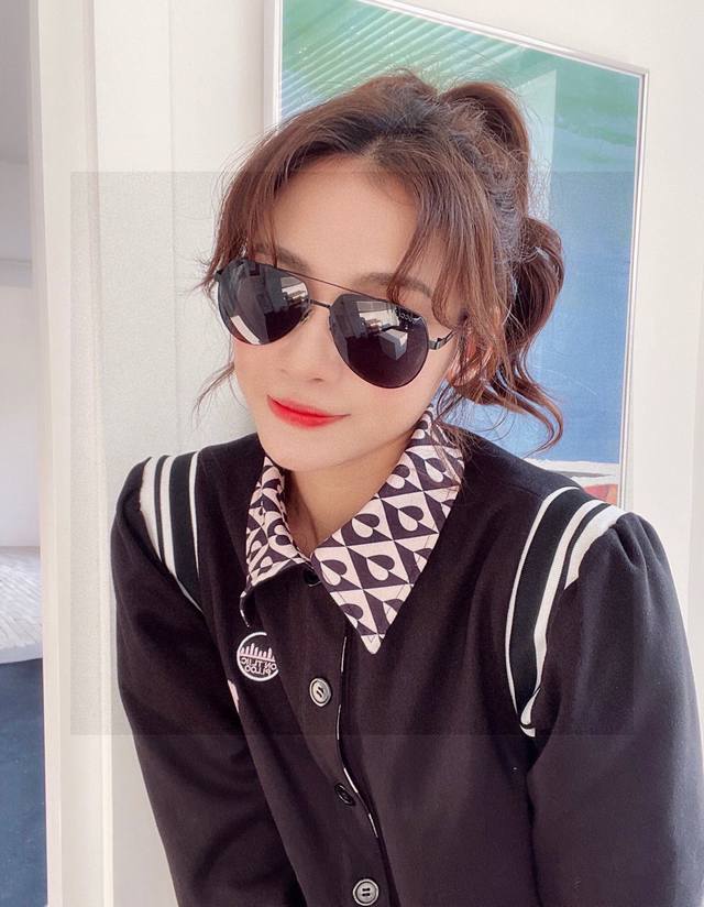 品牌：古奇Gucci 高品质男士女士同款偏光太阳镜 材质：高清尼龙镜片、超轻超有弹性镜腿.戴上超轻，不压鼻，入手超赞 编号：8121