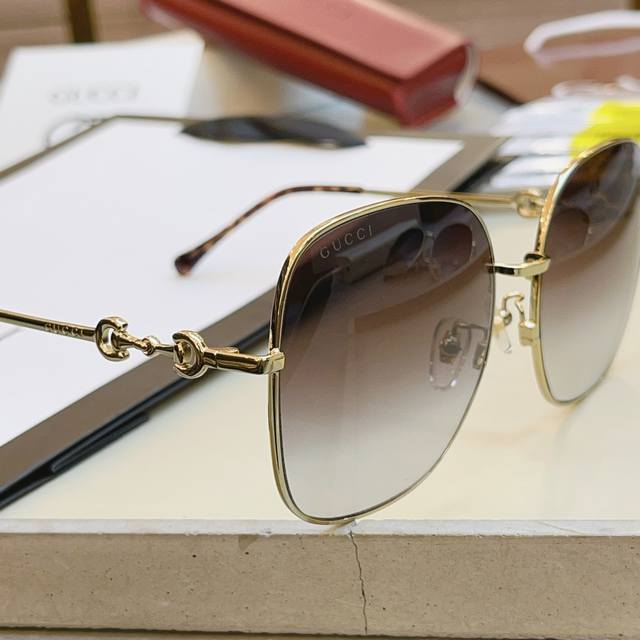 马衔扣 鹿晗同款 高品质一比一，条码袋子包装 Gucc* 古*驰 Gg0879S 墨镜女方框1955系列古驰太阳镜贵族休闲风，设计独特，日常出街，时尚街拍也可以