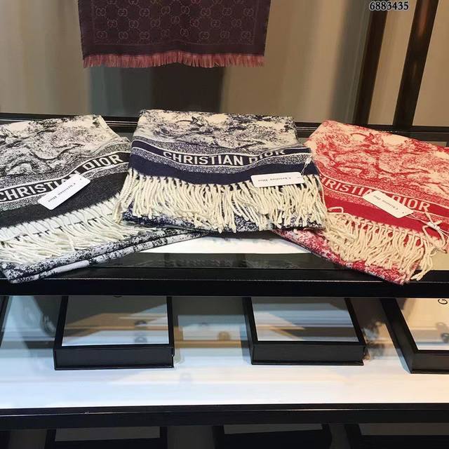 特 超级的Dior披肩 谢娜，Angelababy同款 重磅推荐Cd动物印花长巾！围巾披肩毛毯三用，超级惊艳的一款！百分百保真！超唯美的一款正品订单，去年外贸工