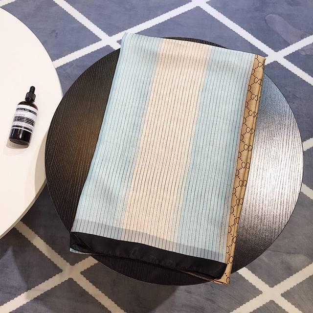 旅游必备单品 2025春夏系列爆款丝巾 不管怎么看都觉得是那么美！当你看到实物你就会再回购入手 图片都是实拍。尺寸：180-90Cm