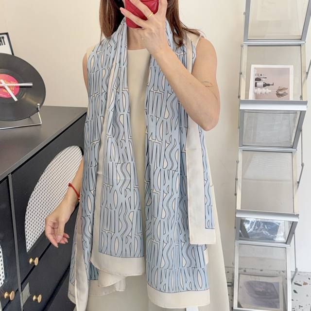 新款上市新款新丝缎长巾真心美的让人心动 上身效果简直美翻了 品质非常完美 整个丝巾给人大牌丝巾气场的同时又非常精致，绝对值得入手的新款精致女人名媛气质者，上非常