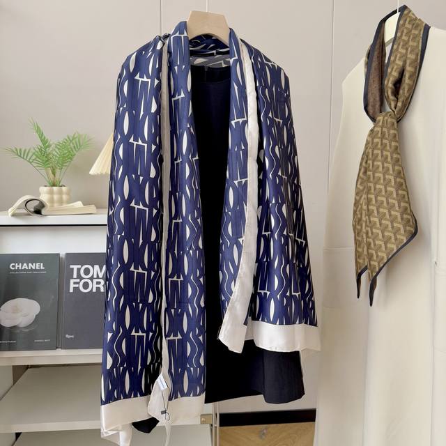 新款上市新款新丝缎长巾真心美的让人心动 上身效果简直美翻了 品质非常完美 整个丝巾给人大牌丝巾气场的同时又非常精致，绝对值得入手的新款精致女人名媛气质者，上非常