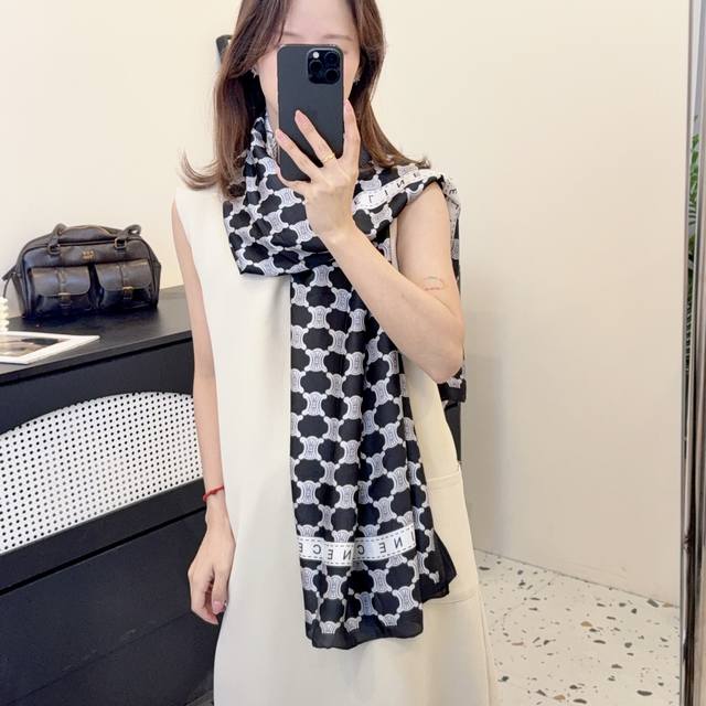 新款上市新款新丝缎长巾真心美的让人心动 上身效果简直美翻了 品质非常完美 整个丝巾给人大牌丝巾气场的同时又非常精致，绝对值得入手的新款精致女人名媛气质者，上非常