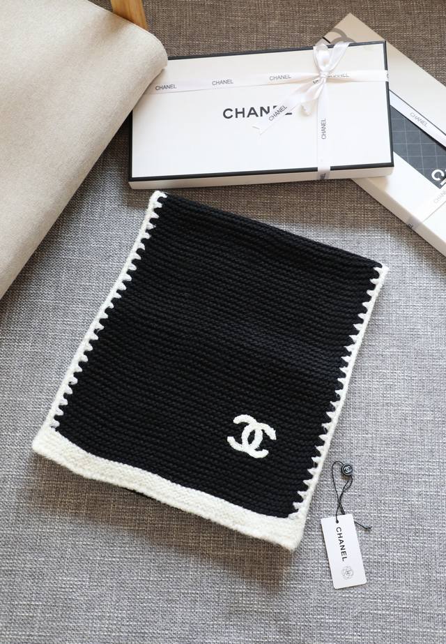 香奈儿专柜新款 小香花边针织长巾 美翻了[流泪]御用殿堂级极品新款专柜在售 进口纯羊绒时尚镶边针织毛线围巾披肩美丽至极 真的 上身极为衬肤色 百搭 好看不好看自