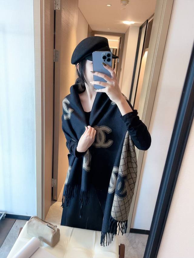 Chanel 香奈儿 喜欢有颜值，高质量的亲可入手，名媛单品，无论怎么搭配都是满满的气质感，100%极品山羊绒水波纹小围巾，成份支持检测手感柔软细腻炒鸡无敌，总