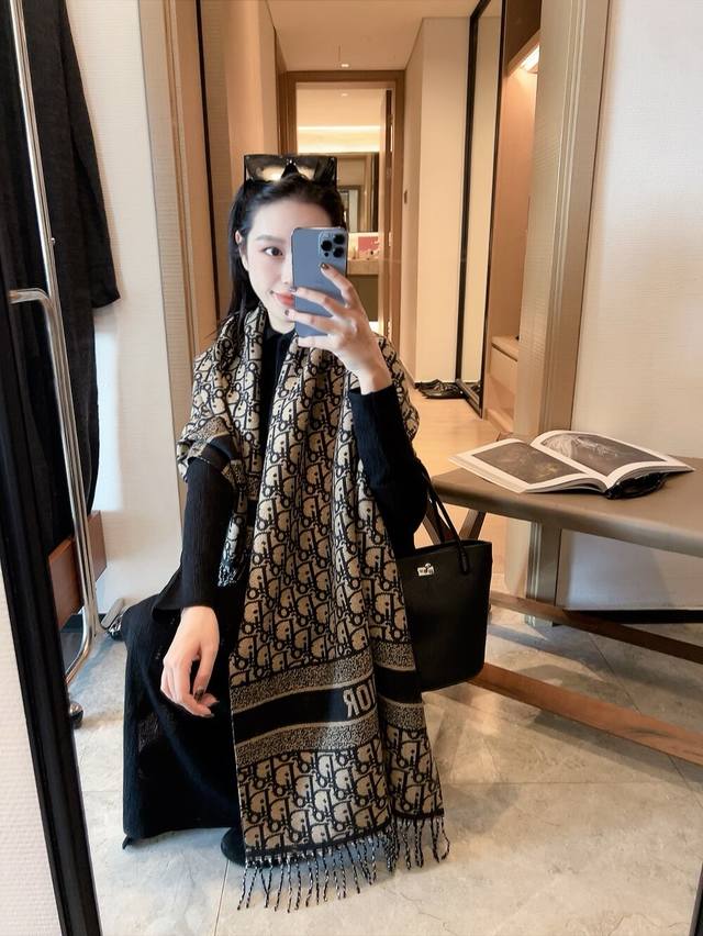 新款2025年永不过时，买到都说好女神及日常都非常好搭配的款平时穿搭也非常好搭配，整个人看起来都会神采奕奕好多不用多说，细节品质都看得清楚，绝对获赞的高规格品质