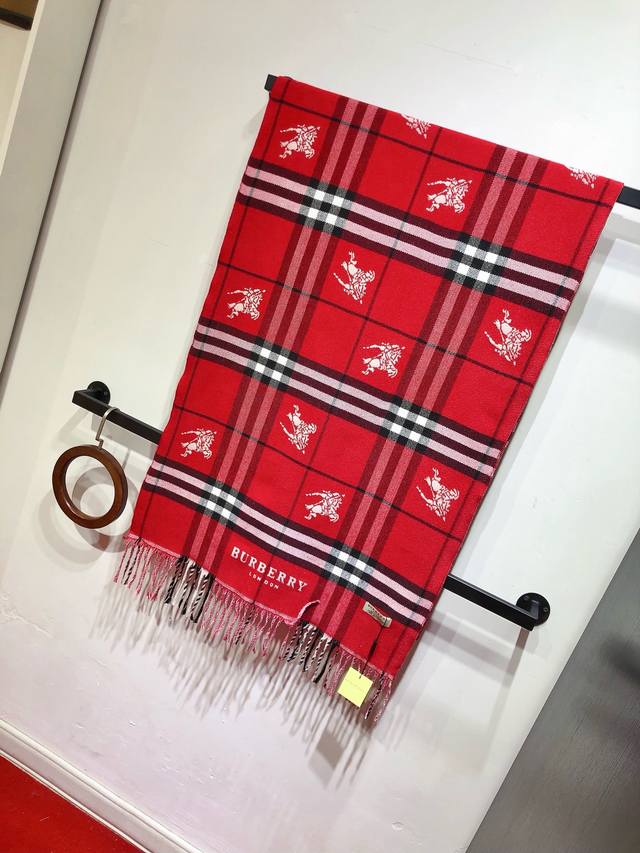 最新款火到全球 巴宝莉 专柜断货！！我们的终于来了！！！久等了，绝对必须得最好的品质生产线下来才能保证品质完美，独家牛逼品质，必须让我们老姐妹们大大方方的美！！