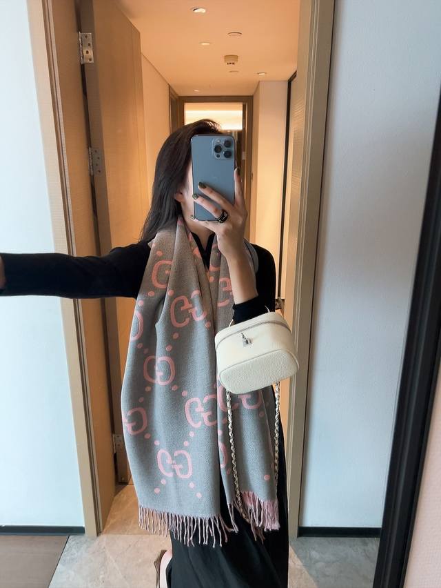 最新款火到全球Gucci专柜断货！！我们的终于来了！！！久等了，绝对必须得最好的品质生产线下来才能保证品质完美，独家牛逼品质，必须让我们老姐妹们大大方方的美！！