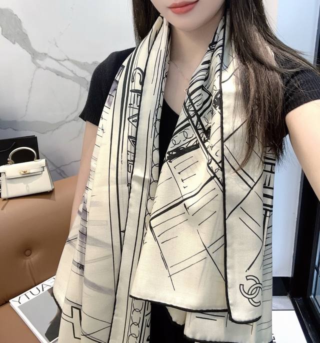 香奈儿 Chanel 上新 带一点粉调的香 经典茶花优雅Coco风，Chanel最新菱格丝绒大方巾~气质到骨子里，香奶奶新一季的面料超高级，真心超级柔软，丝丝顺