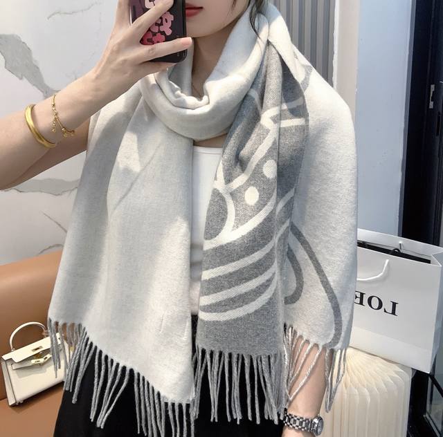 原单品质！英国朋克教母 “西太后Vivienne Westwood”最爱的土星 从精神上，Vivenne Westwood才是最能代表英国人的时尚品牌.本季强推