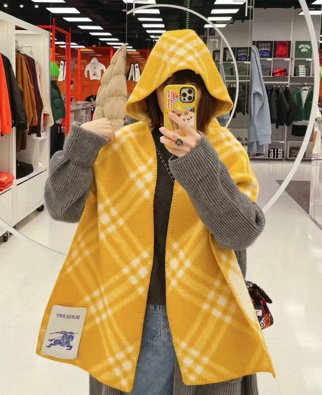 B家。 黄帽子 高货版不带别针好卖冬天的尾巴黑马围巾全智贤同款巴宝莉格纹帽子羔毛围巾上架秒空！100%羊羔毛！ 尺寸：30Cm*180Cm