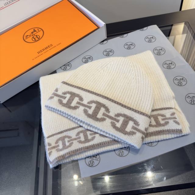 爱马仕新款套装 又保暖又有质感的羊绒围巾帽子套装，温暖一整个冬天，毛茸茸的好温暖，秋冬氛围感拉满，高级又好看，尺寸30180