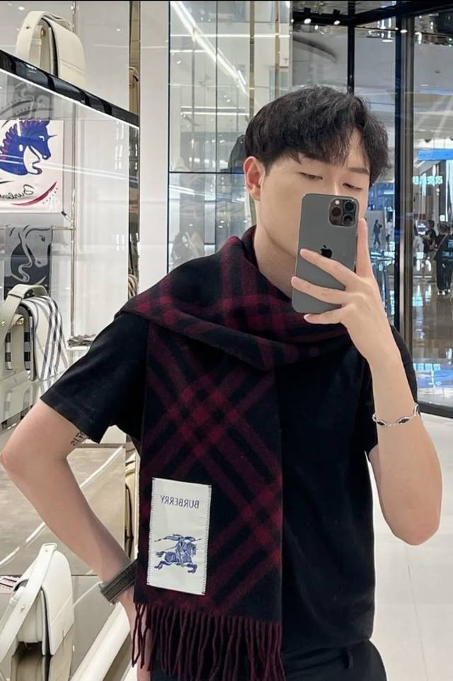 柔软面料 流苏版B大标 升级面料 原版原标 手感柔和 做工细腻 品控做到极致 熟客闭眼入的百搭款 %羊绒面料 男女通用 规格168*30。