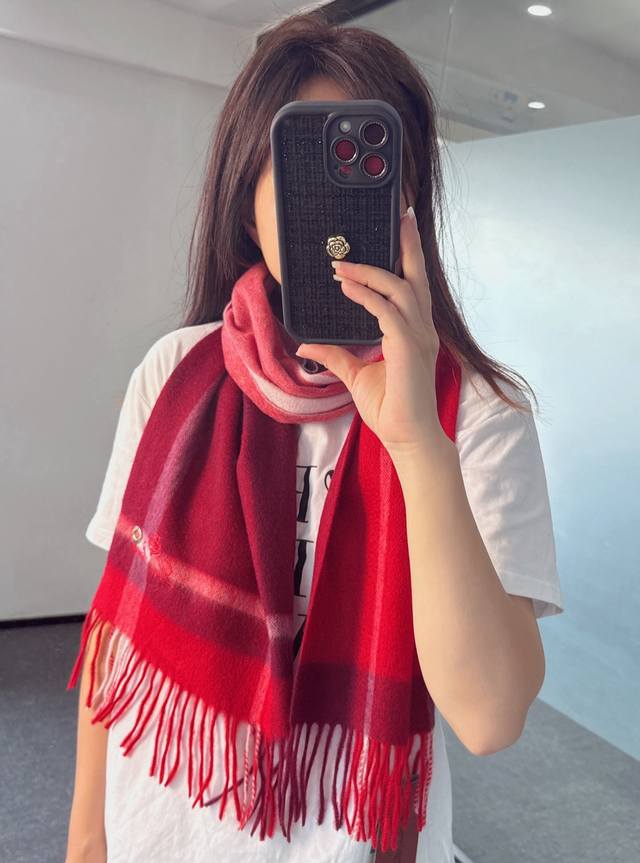 Loro Piana 诺悠翩雅秋冬新品 极品山羊绒水波纹格纹围巾 送人自留都太高大上了重磅上新，爆款爆款，渠道极品硬货～出口意大利直供专柜尾单到手数量极少，客供