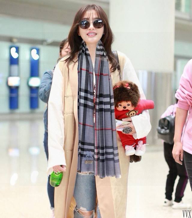 2610 爆款巴宝莉 万众瞩目战马绣标经典版到货最优质的年轻设计师推出的最新概念搭配调色纱染再色织交织在一起形成新款格型这款经历漫长等待耗时3个月之久才完成面料