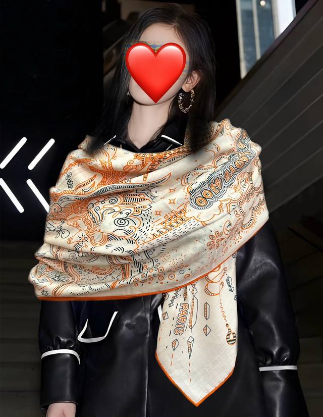 太美了爱马仕 今年经典优雅 ~气质到骨子里 新一季的面料超高级，真心超级柔软，丝丝顺滑 韧性很强 不容易被轻易勾丝！今年新出的系列~真的被这样的设计美到 一条的