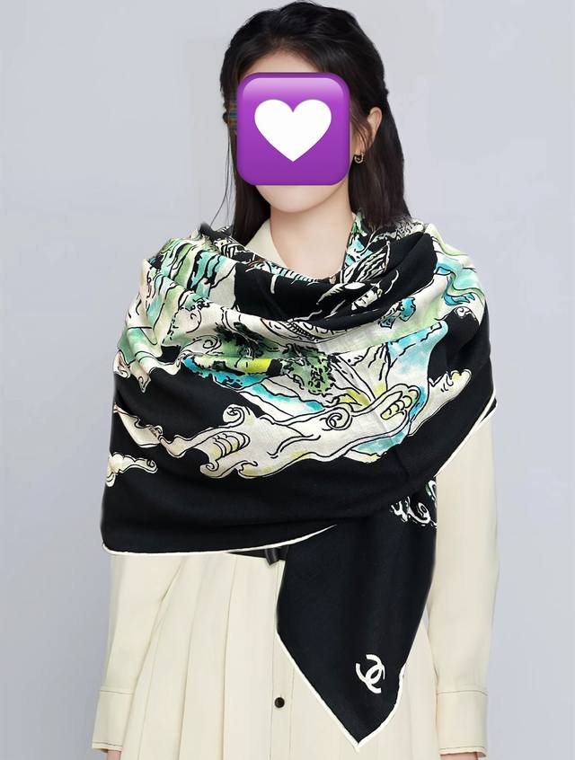 新款2025 香奈儿 太美了 双面同色 经典设计优雅风 ~气质到骨子里 香奶奶新一季的面料超高级，真心超级柔软，丝丝顺滑 韧性很强 不容易被轻易勾丝！今年新出的