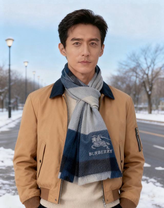 新款牛货巴宝莉新品男士、女士同款小披肩羊绒经典格纹围巾高尖端产物，经典Logo刺绣，时尚大牌的顶尖设计款拿到手你就会明白质量真的超级赞超级柔软保暖亲肤太美太惊艳