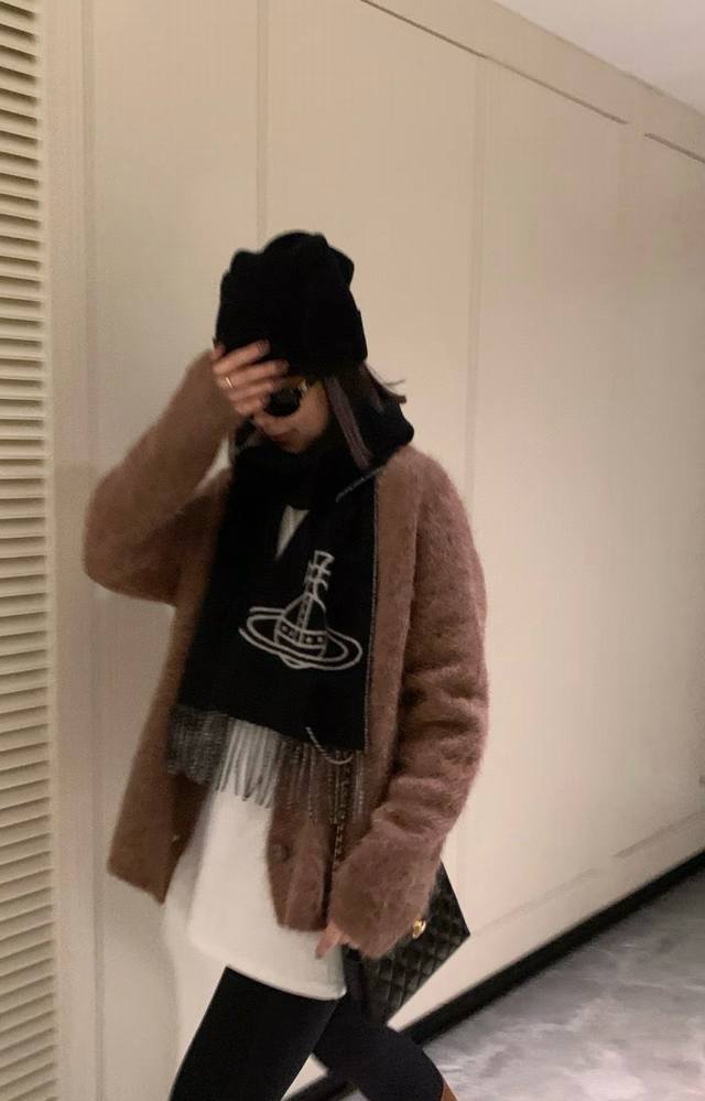 原单品质！英国朋克教母 “西太后Vivienne Westwood”最爱的土星 从精神上，Vivenne Westwood才是最能代表英国人的时尚品牌.本季强推