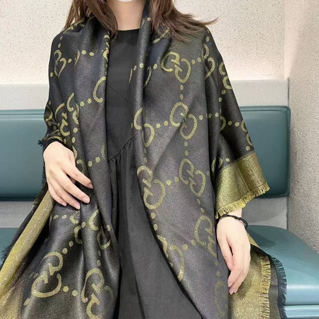 Gucci 古奇经典羊绒真丝围巾来个硬货.麻溜的安排上.纯正出口原订单已经交货一批，其中一批刚过海关，直蹦英国.最后一批还在紧急生产中.这种货已经不想多描述了，