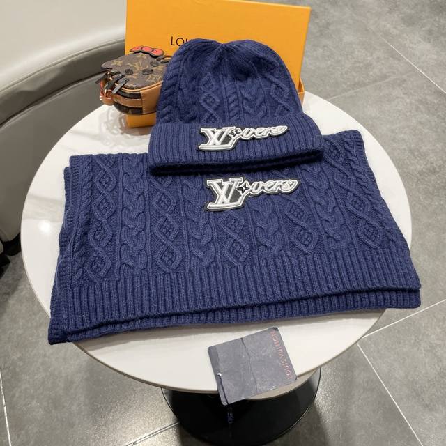 两件套-羊毛套装帽子 经典套装帽子！帽子围巾！暖暖哒超级舒服～冬日小姐姐减龄神器哦～这个冬天你就差这么一套套装帽子啦～又保暖又时尚！男女通用款