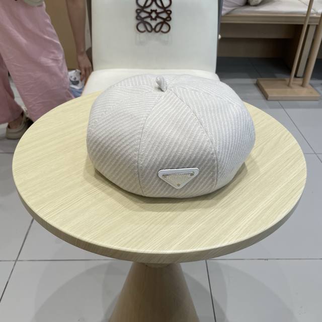 Prada普拉达秋冬保暖纹理显瘦减龄毛呢贝雷帽子女网红小众休闲百搭时尚画家帽