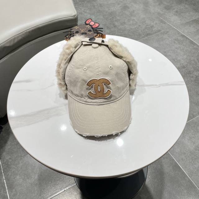 Chanel香奈儿高品质做旧质感加绒护耳雷锋帽女冬季两用保暖护耳帽软顶棒球帽男