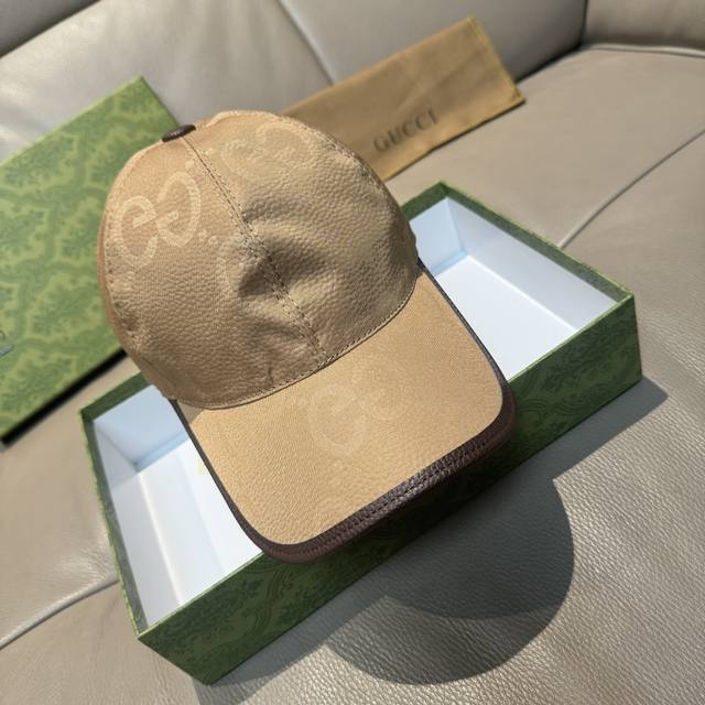 配包装布袋，Gucci古奇新款原单棒球帽， 大双G，专柜1:1开模订制，完美对花，原版帆布面料+头层牛皮，轻盈透气！基础头围56，贴片可调节。