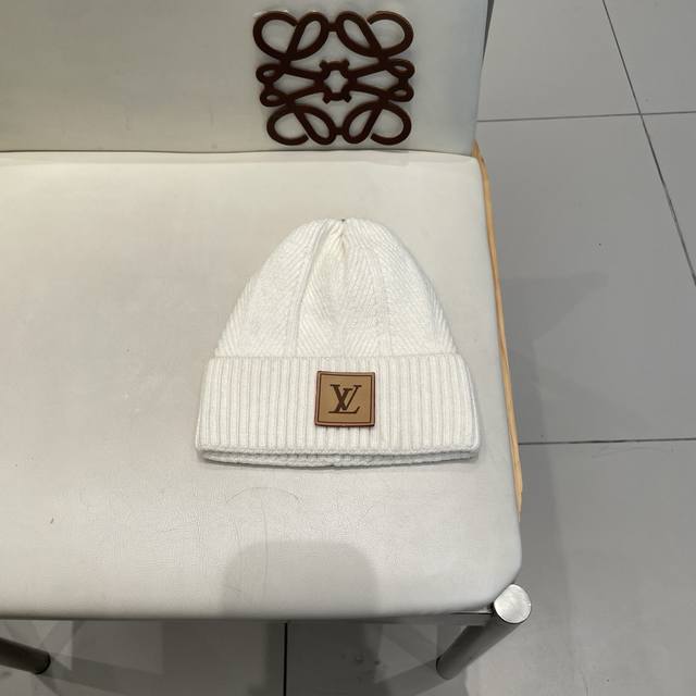 高版本！！！ Lv路易威登高品质针织兔羊毛毛线帽 超经典不过时的一款秋冬冷帽 懂货的小姐姐必入款，帽型质量市场都有超多版本 唯有这款一直屹立不倒，上头真心好看，