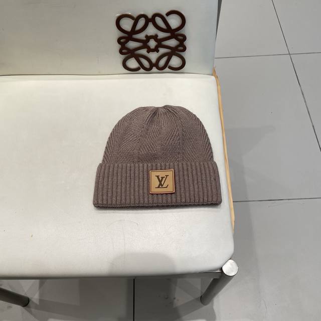 高版本！！！ Lv路易威登高品质针织兔羊毛毛线帽 超经典不过时的一款秋冬冷帽 懂货的小姐姐必入款，帽型质量市场都有超多版本 唯有这款一直屹立不倒，上头真心好看，