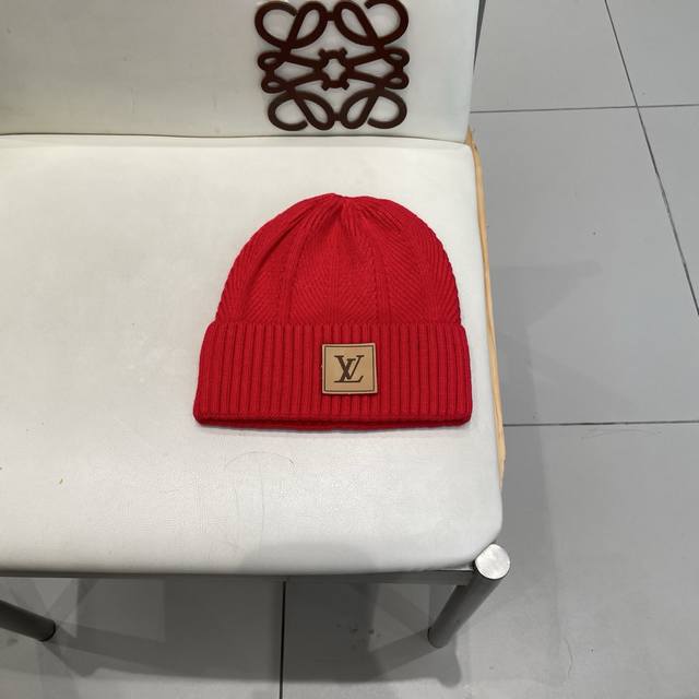 高版本！！！ Lv路易威登高品质针织兔羊毛毛线帽 超经典不过时的一款秋冬冷帽 懂货的小姐姐必入款，帽型质量市场都有超多版本 唯有这款一直屹立不倒，上头真心好看，