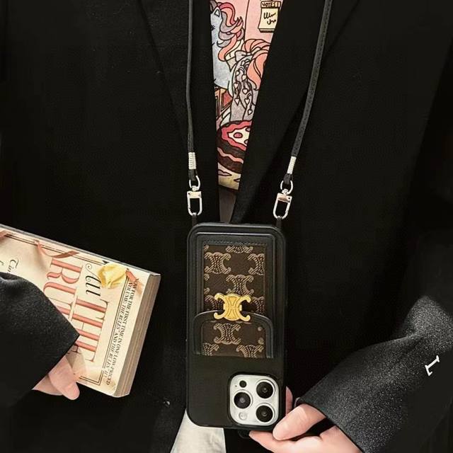 Celine赛琳斜挎插卡手机壳 全包卡包手机壳 挂绳拆卸 型号：为了不出现报错型号，请打开本机查看手机设置显示的型号 Iphone16系列更新 Iphone16