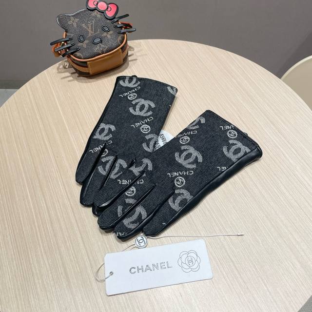 女款2025新款独家首发触屏手套 Chanel香奈儿 原单品质 官网同步女士新款高档羊皮手套女神首选 不可错过百分百选用进口羊皮 皮质细腻柔软 认准进口羊皮特有