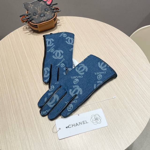 女款2025新款独家首发触屏手套 Chanel香奈儿 原单品质 官网同步女士新款高档羊皮手套女神首选 不可错过百分百选用进口羊皮 皮质细腻柔软 认准进口羊皮特有