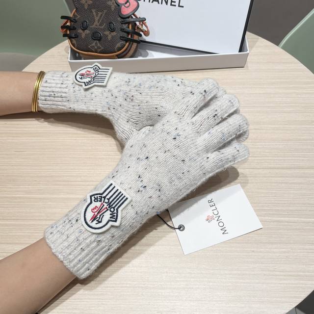 Moncler2025新款韩版百搭雾蓝色针织手套女秋冬季保暖分指触屏加长手套潮