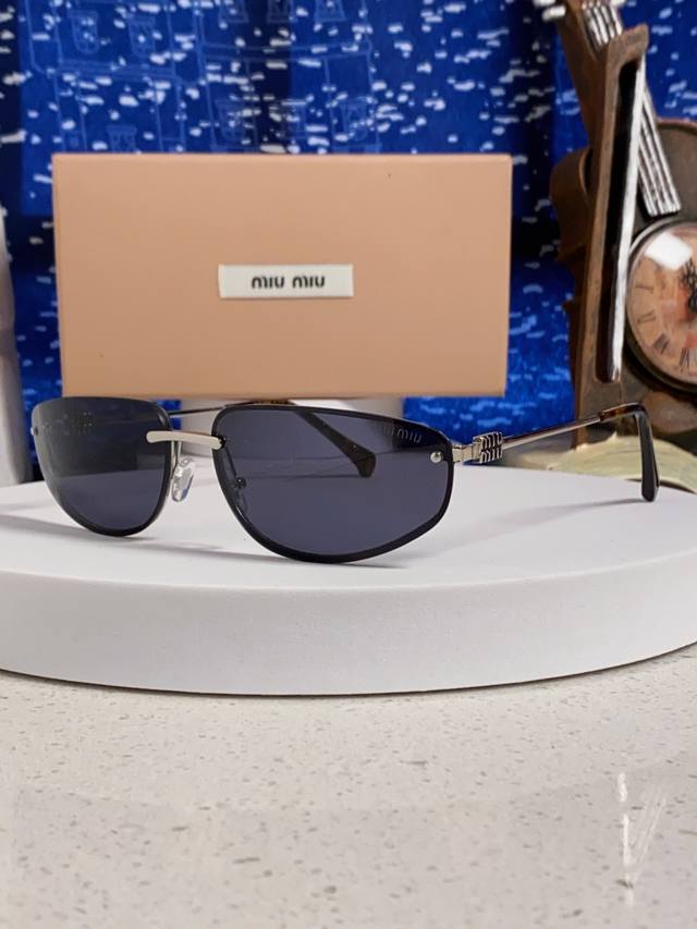 Miumiu缪缪 2025新款欧美奢华女街拍弧形超轻太阳眼欧洲站网红旅游防紫外线墨镜