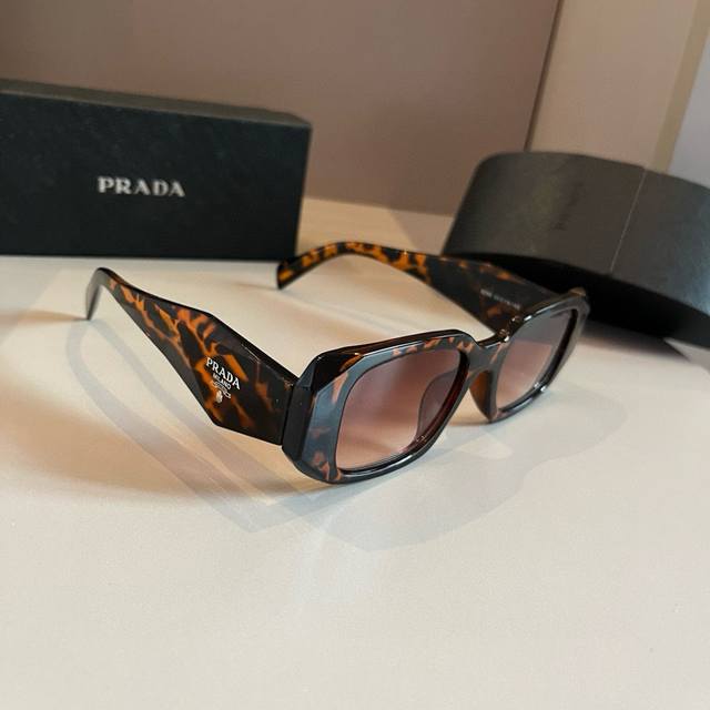 Prada 太阳镜 普拉达销量冠军款 Spr17Wf 今年最火爆的款式