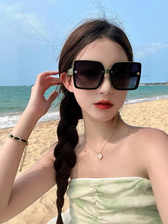 Chanel 香奈儿 2025新款潮流爆款 时尚方框太阳镜 佩戴舒适 网红潮款墨镜 女士高清加厚偏光太阳镜 高品质Tr镜框 型号Ch9519
