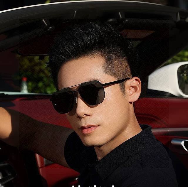 Gucci 2025 新款男女情侣款太阳镜多边形墨镜Ip电镀永不褪色 超轻超有弹性整幅眼镜无螺丝重要的是压不坏 高清尼龙镜片、精湛的工艺 原版材料 休闲大气不挑